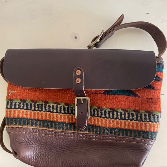 Gently Used Will Leather Goods Crossbody Purse. - Picture 4 of 4